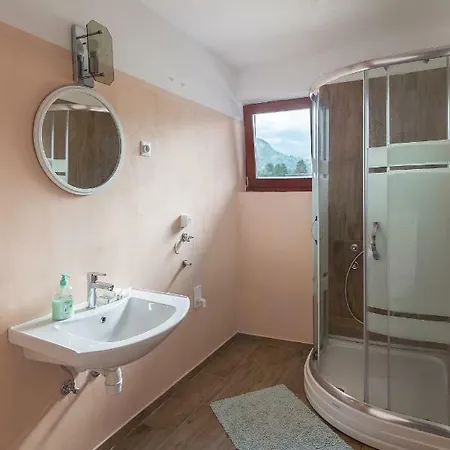 Appleby Kersnik Apartman *